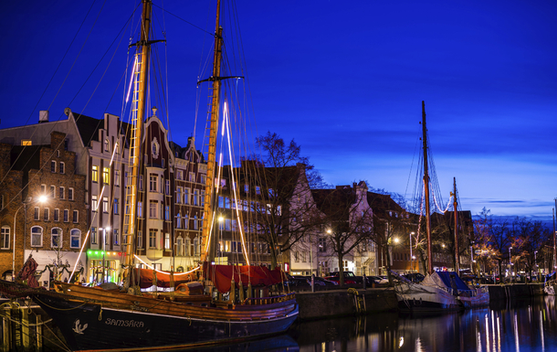 Lübeck_Museumshafen leuchtet zur Weihnachtszeit